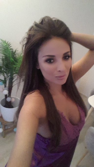 ONLINE in 1 hour on @CamSodaLive /en cam dans 1 heure sur @CamSodaLive ? ? https://t.co/znIVzOEEhg