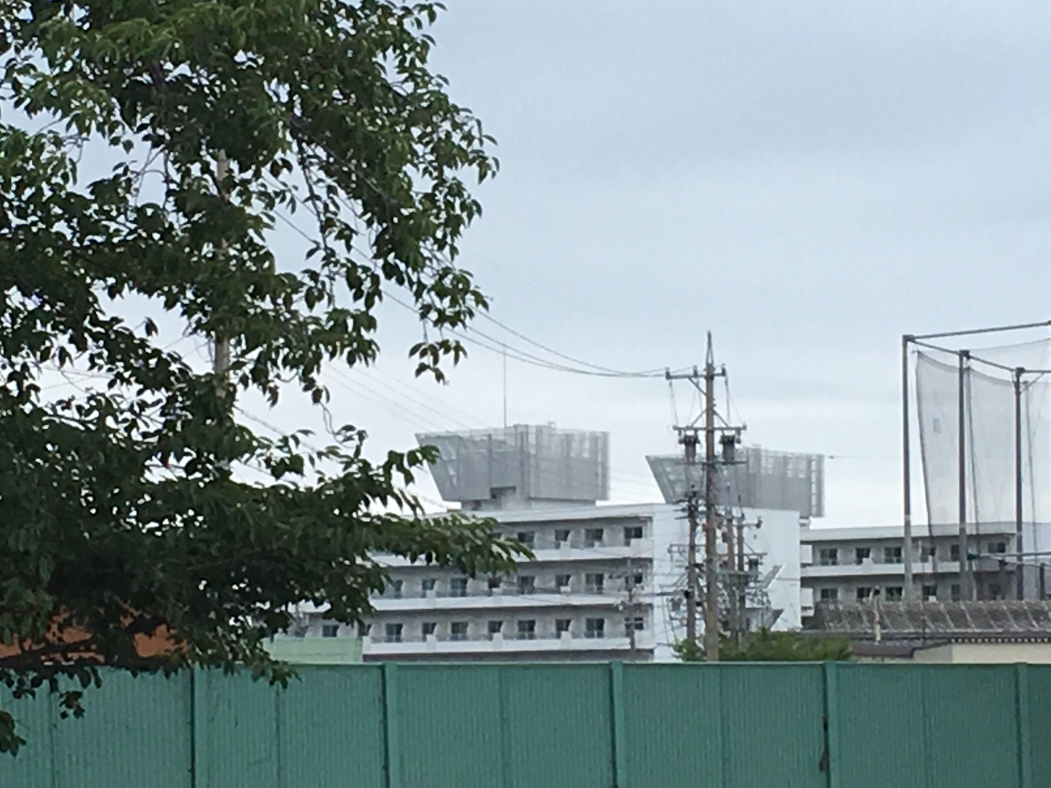 飛べない人 ジュネポワール ホンダに期間工も住んでるよ って情報の初出はうちのブログだけど 瞬く間にまとめブログに載り出しましたね じゃあ ホンダ鈴鹿の従業員が住んでるこの寮の名前はなぁんだ 住吉でもエスポワールでもジュネポワールでも