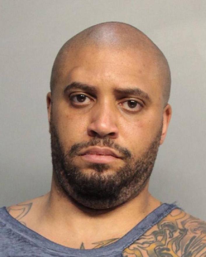 XXL's tweet image. Actor who played Suge Knight in 'Straight Outta Compton' charged with four counts of assault trib.al/cDytarB