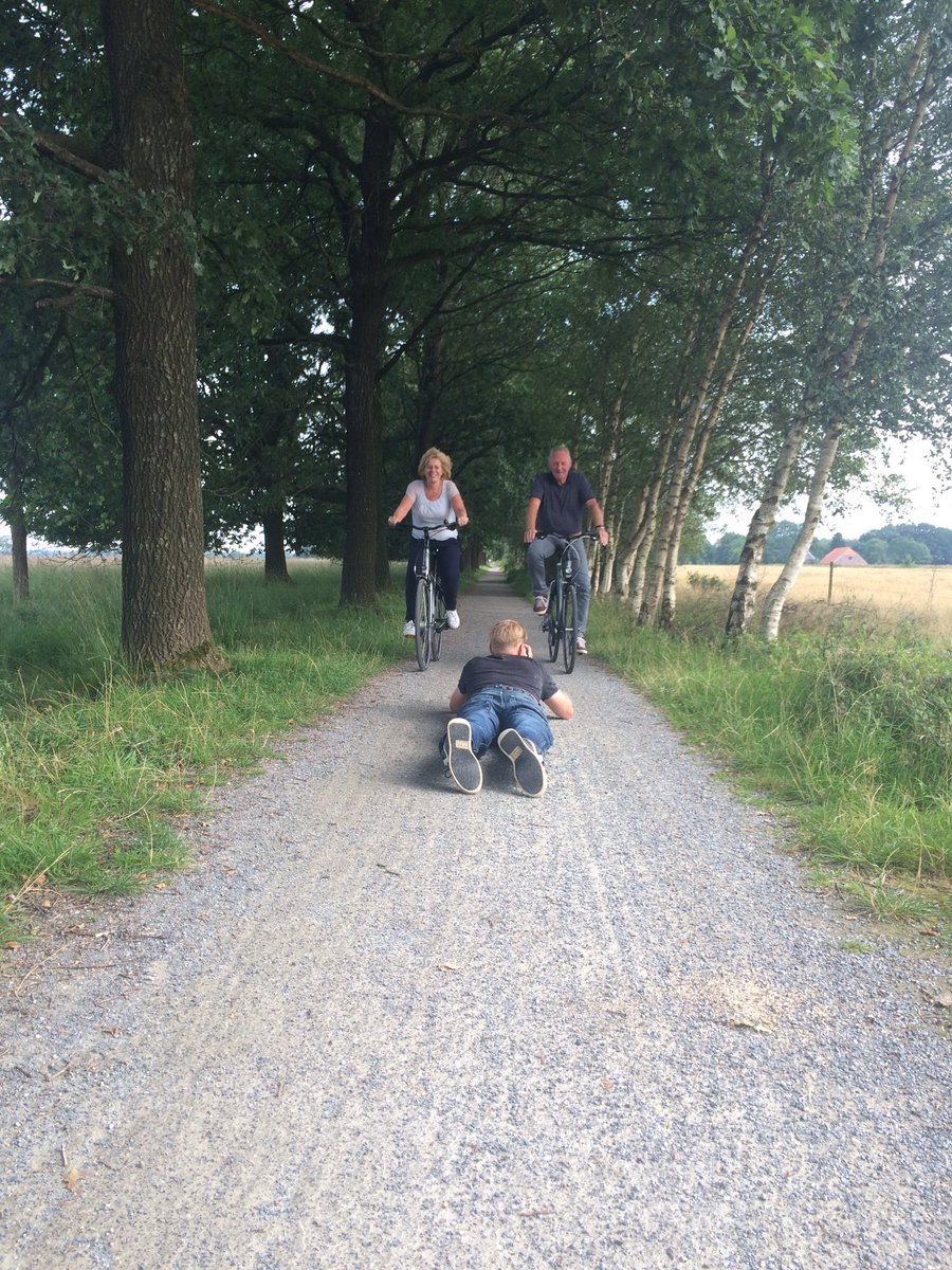 Marketing Drenthe (@marketingdrenth) on Twitter photo <a href="/gijsversteeg/">Gijs Versteeg</a> in actie voor nieuwe #Drenthe fietsfoto's. Met dank aan @fietsenkoffie voor de mooie fietsen <a href="/gijsversteeg/">Gijs Versteeg</a> in actie voor nieuwe #Drenthe fietsfoto's. Met dank aan @fietsenkoffie voor de mooie fietsen