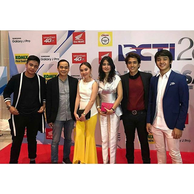 RaniDR28's tweet photo. RCTI 28th anniversary #HUTRCTI28 @OfficialRCTI @arbaniyasiz @Umaykeren https://t.co/JF9HBG1xpY