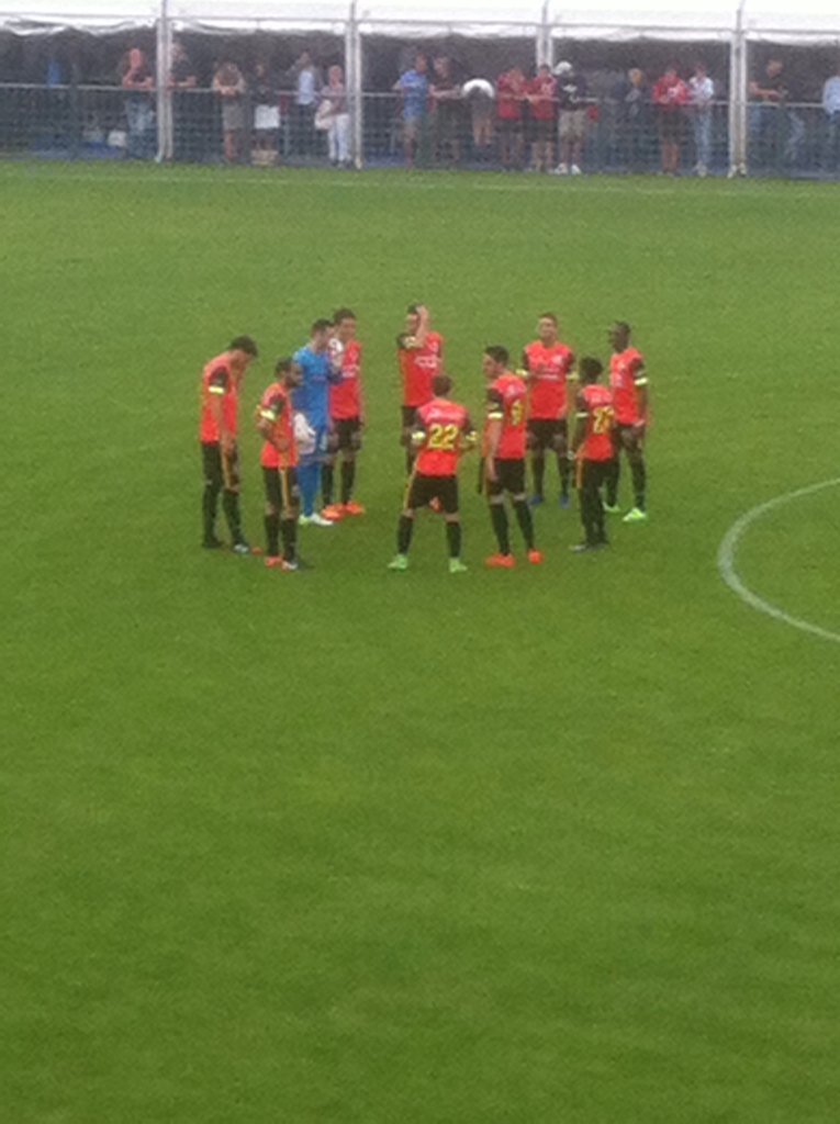kfcmandelunited's tweet photo. KFCMU voor het eerst in rode uitrusting #manlie https://t.co/W5Zs0Or258