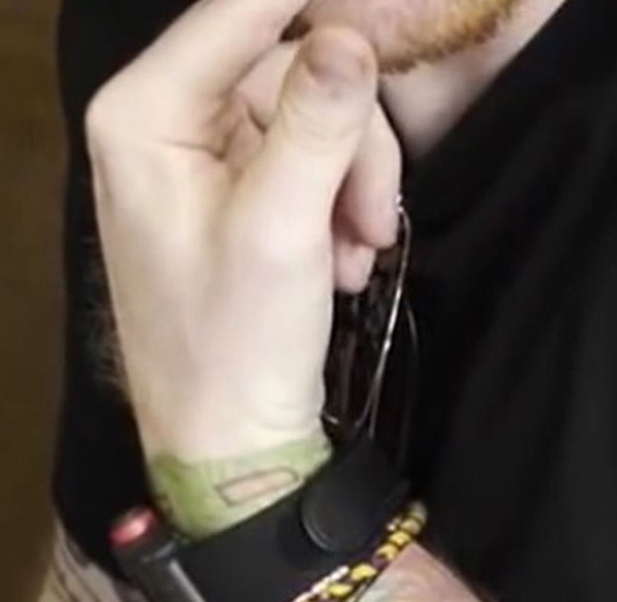 EdSheeran_EU's tweet photo. In case you didn't know this.. He has a minus sign on his wrist ➖ https://t.co/NnCi2mXiHt