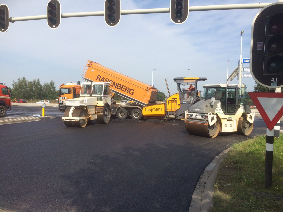 MaikelWelmers's tweet photo. Weer mooie #samenwerking @gemeentebreda @heijmansnl @ReefInfra @RasenbergInfra #asfalt #kwaliteit #vakmanschap bedankt maar weer https://t.co/HSasmb9EGh