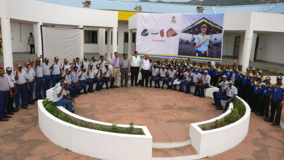BPCRetailVijayw's tweet photo. Parivartan- DSM/W Training organised at BP Paritala, Krishna District, Vijayawada Territory😇
@BPCLRetail @singh @Ravi @34 @Prakash1991970 https://t.co/qF8qIJa4FJ
