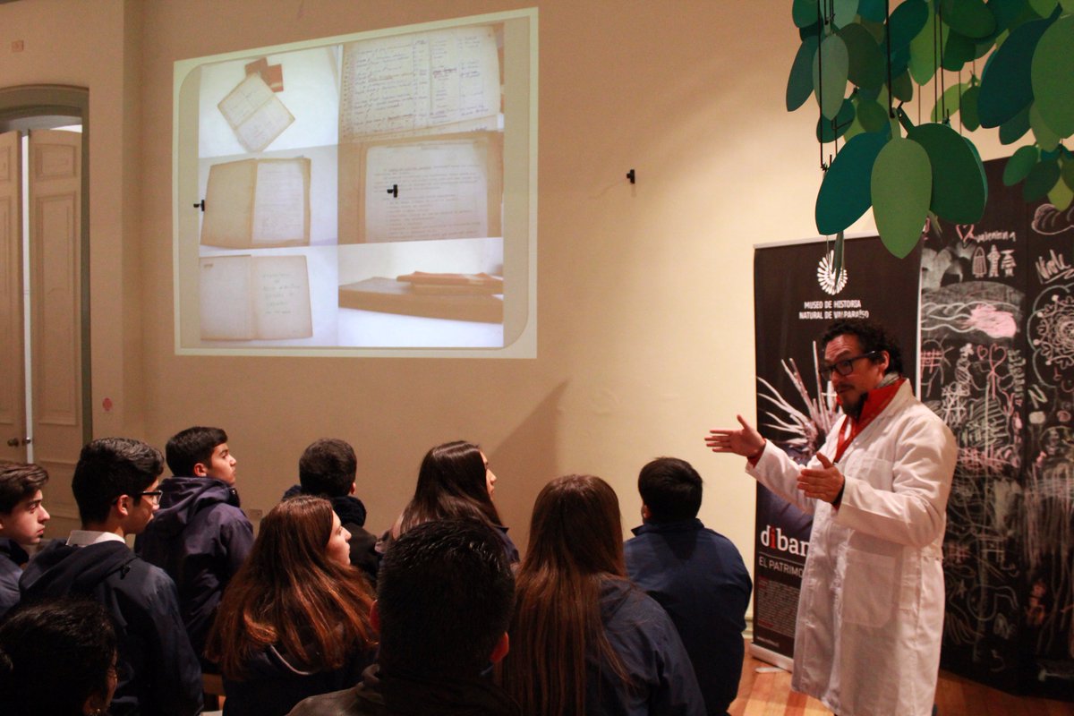mhnvalpo's tweet photo. Jóvenes del colegio Kingstown School #VinadelMar participan de una interesante jornada en el museo #ManejodeColecciones #Fodim https://t.co/UVap0jl7U9