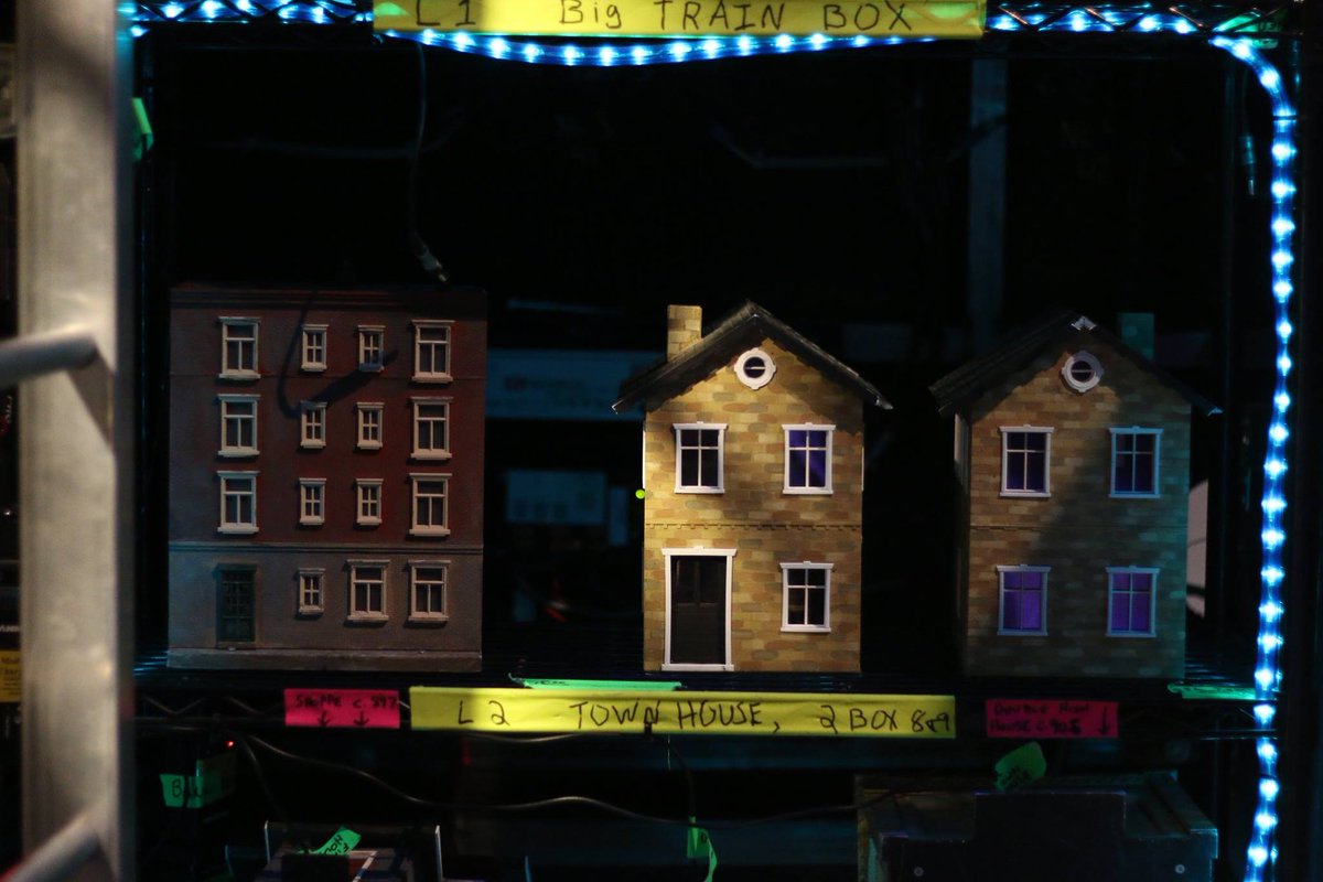 A peek backstage at #CuriousIncident. 🏠