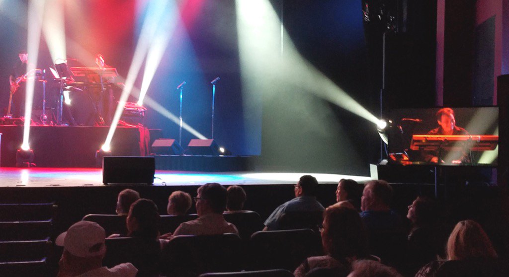 SteveKeyboards's tweet image. Playing keyboards at the Fox Theater #legendsinconcert