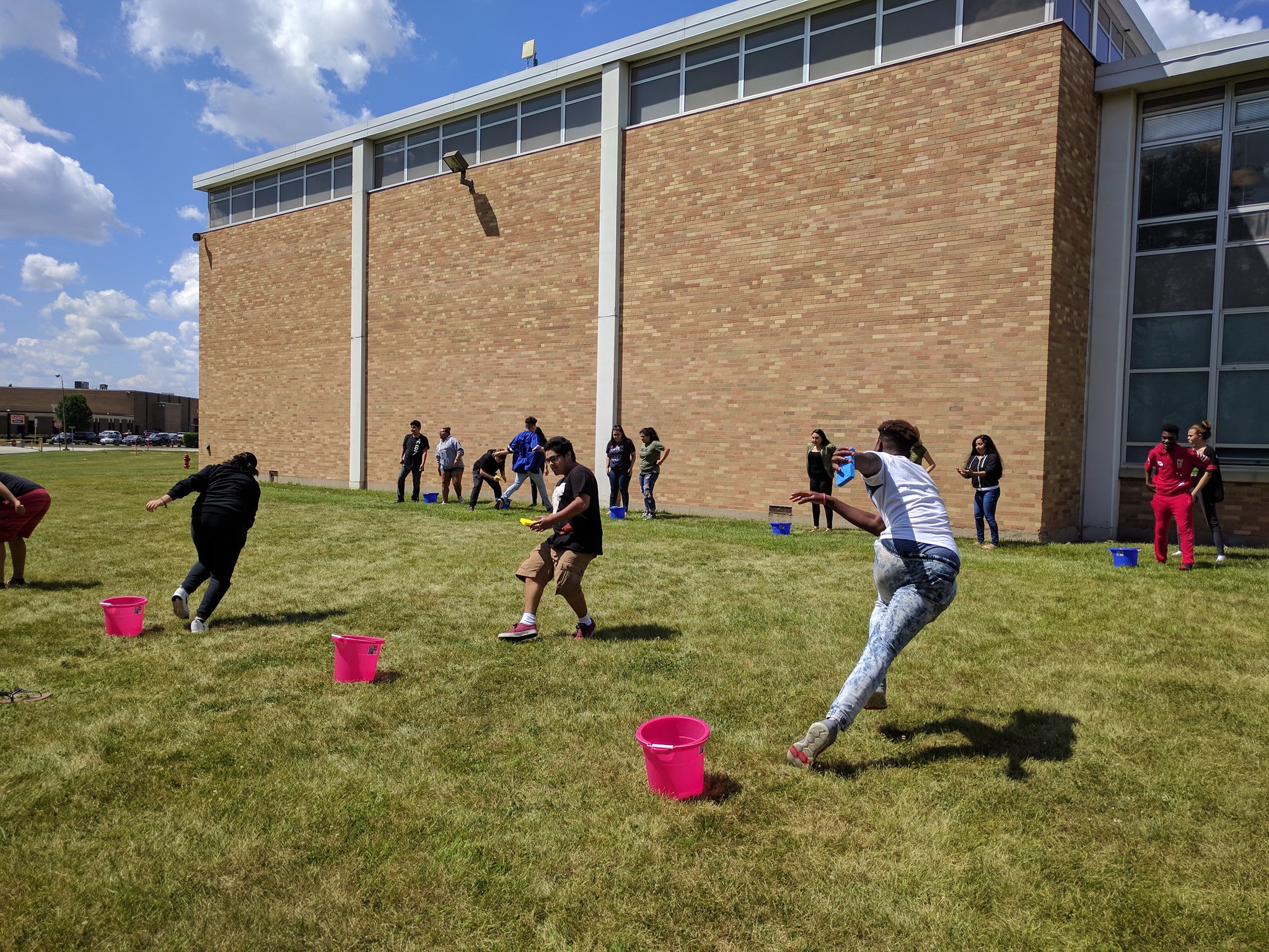 adamroubitchek-on-twitter-learning-about-density-with-a-sponge-amp-bucket-relay-race-mainewest-chem101-funistry-https-t-co-l34hjzh8ey-twitter