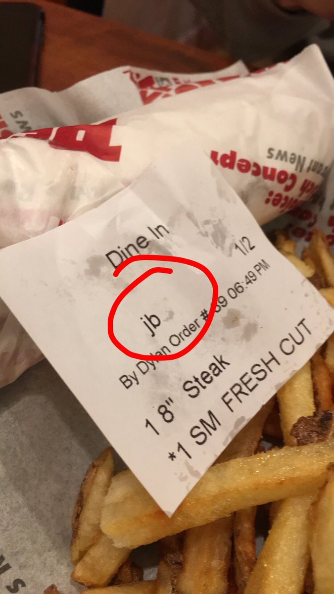 caitlynaitken's tweet photo. Fine dining with ??? https://t.co/yXNAdk5Eco