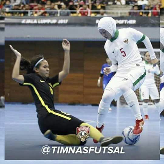 ajiekazhari's tweet photo. Selamat @TimnasFutsal_ 2-1 Mal #SEAGamesKL2017 #futsalputri keren #GarudaAttack nya @specs_indonesia ๐ฎ๐ฉ https://t.co/jeVGKSbs1E