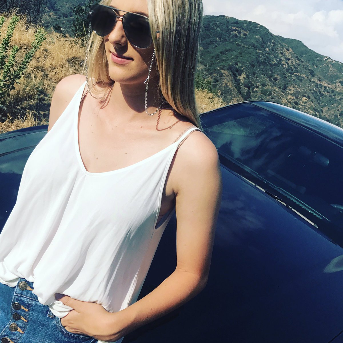 ileyrayy's tweet photo. Delta Sunglass Chain •• https://t.co/PZKhPXDqzD •• #sunglasses #sunglasschain #summer #prettygirls #styleinspiration #smallbusiness #blonde https://t.co/SMoTtFmcHu