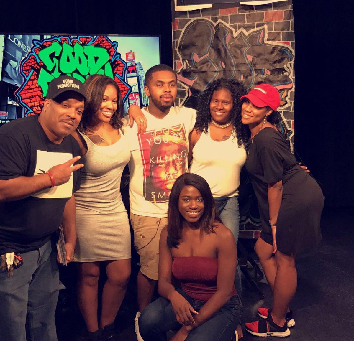 GoodFridayRadi0's tweet photo. #GoodFridayRadio interview with @djmartian #ThePullUpShow #DjMartian
#TeamMartian @StylesRondelle #ezeevisuals #teamerup #msmercy #djgully https://t.co/4lgk50TqXg