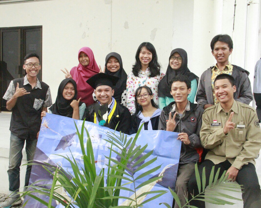 Selamat yaa mas mbak, yang wisuda kemarin. Semoga ilmu yang didapat bisa diterapkan. Semangat!!

Tertanda penuh bangga

#GSC2017
#terbaek