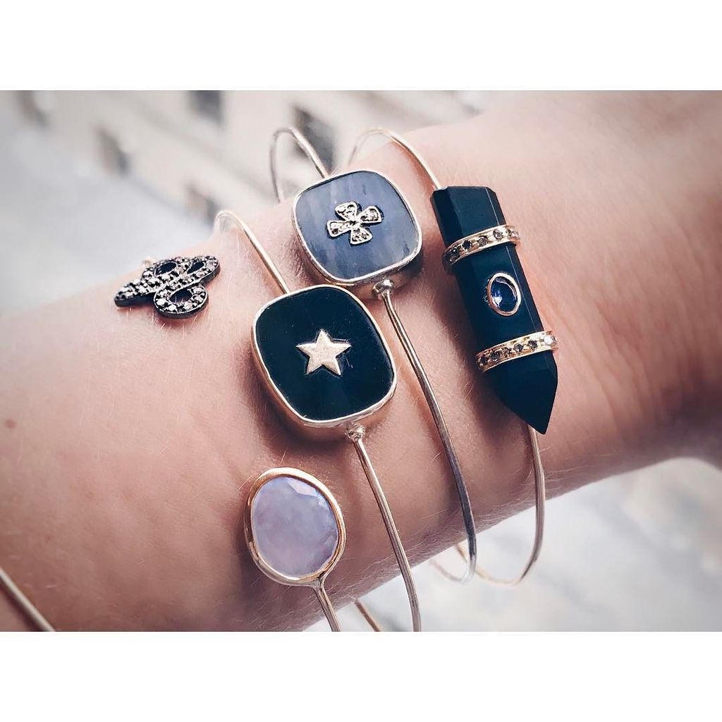 AshleyLikesGems's tweet image. I call dibs on the star 🌟 Love this #wriststack from French designer @mathildedanglade 🇫🇷🥖🥐 #AshleyLikesGems #your… ift.tt/2vZ9L8L