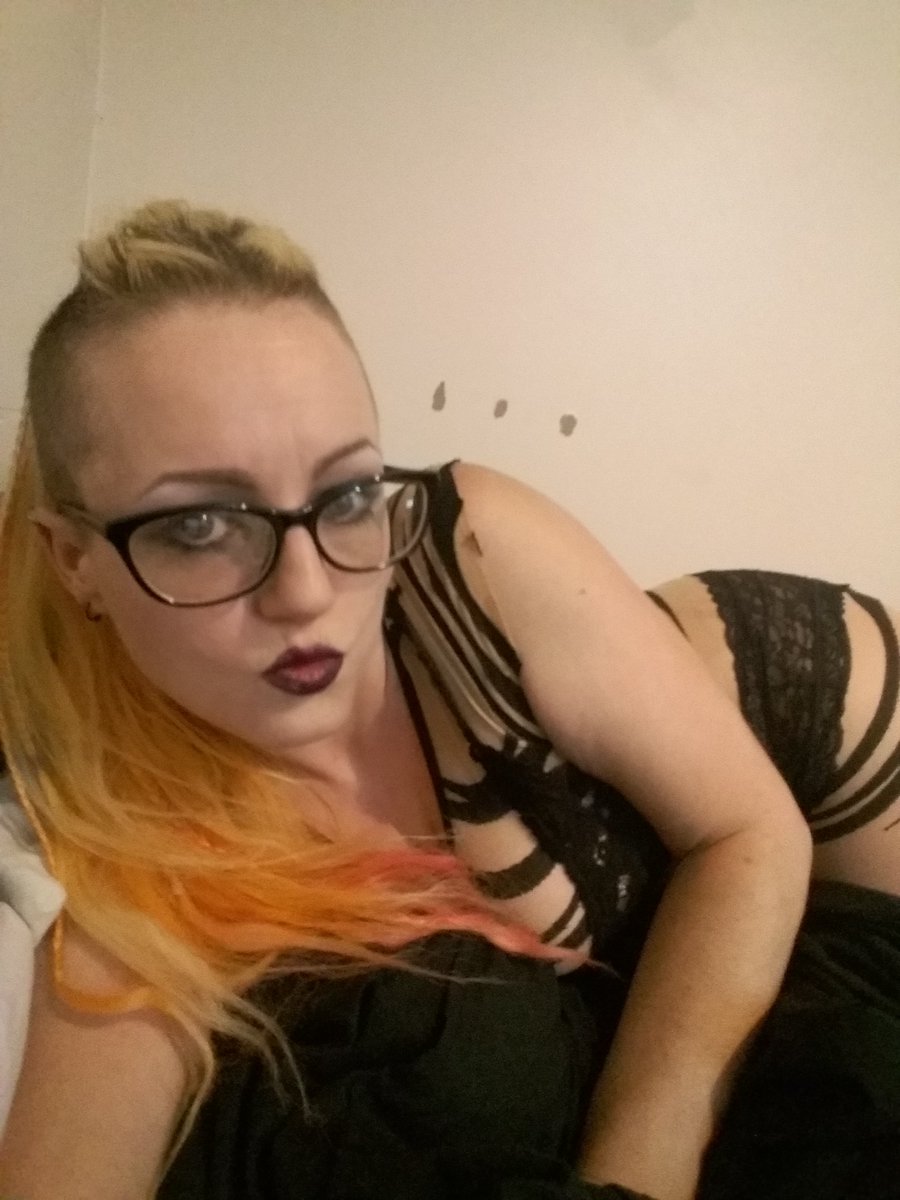 Make my day! NEED $30 amazon giftcard 2 get everything to color my hair! Momma will make ur day too skype, snap, vids, u name it! #rt