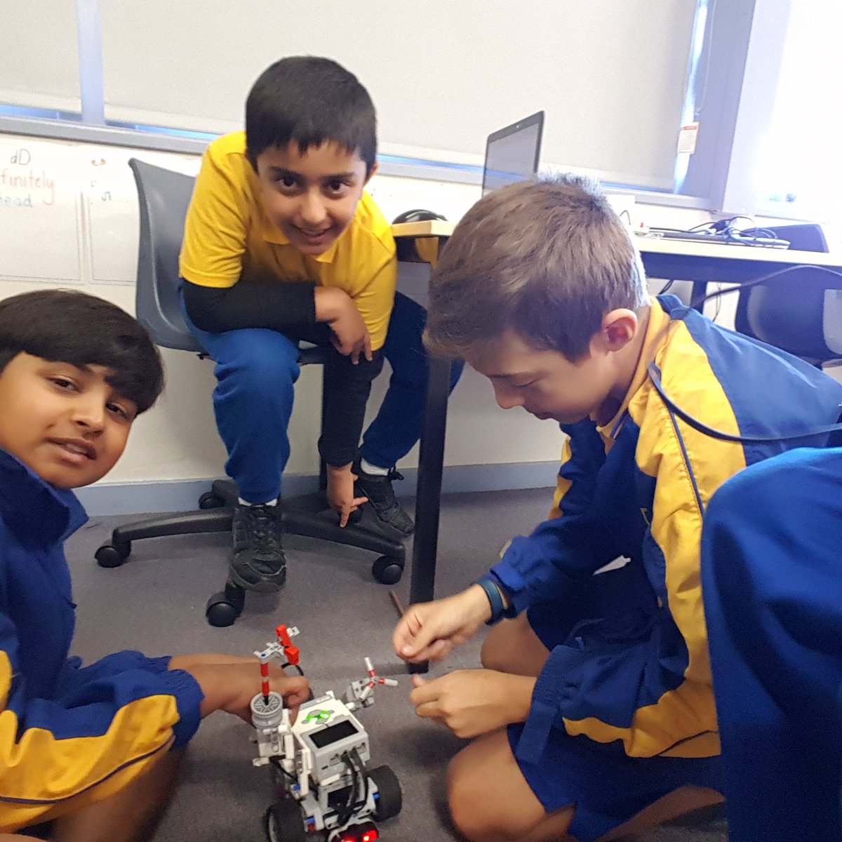 4CMissC's tweet photo. #Futurefocusedlearners #Robotics #selfregulatedlearners @4CMissC @revans1413 @CasulaPS https://t.co/KO5B3DlZSH
