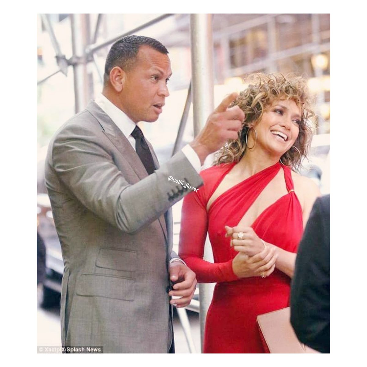 Celiiina_La's tweet photo. She's so happy🙏❤
#JenniferLopez #AlexRodrigues #Couple https://t.co/MtgJLU1tYG