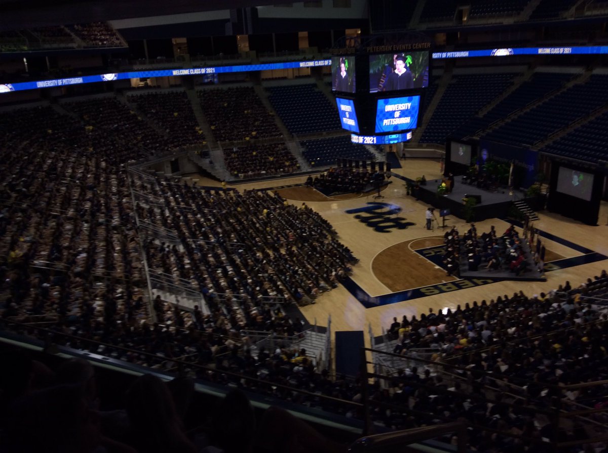 PittStudents's tweet photo. After the Pitt Promise, @pittsgb presidetnt, Max Kneis, officially welcomes #Pitt2021 as new members of the University of Pittsburgh https://t.co/8HN84k8cTm
