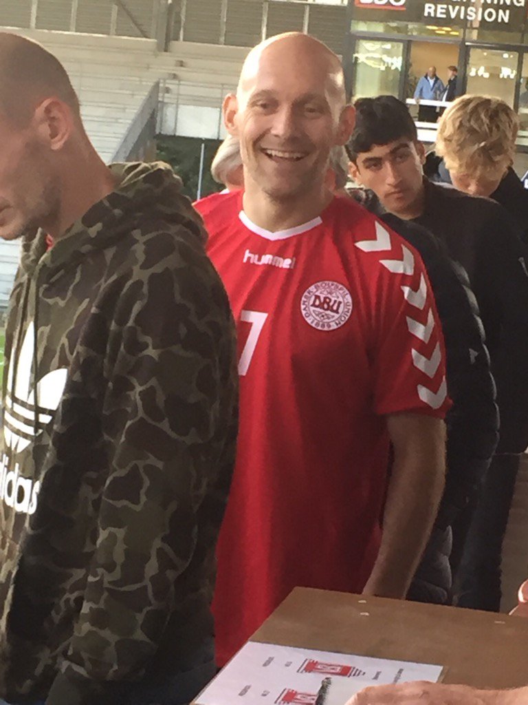 Gensyn med Graver i <a href="/Vejle_B/">Vejle Boldklub</a>.Desværre på tribunen.Så VB udbygge føring i aften i@1divisionsbold. <a href="/FN1891/">Forenet Nørreskoven</a> <a href="/Crazy_Reds/">Crazy Reds</a>