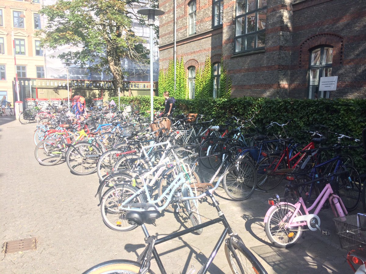 nielshoe's tweet photo. Well having both university and after-school activity in same building is asking for shortage of #bicycle parking https://t.co/a8Zgthr4tz