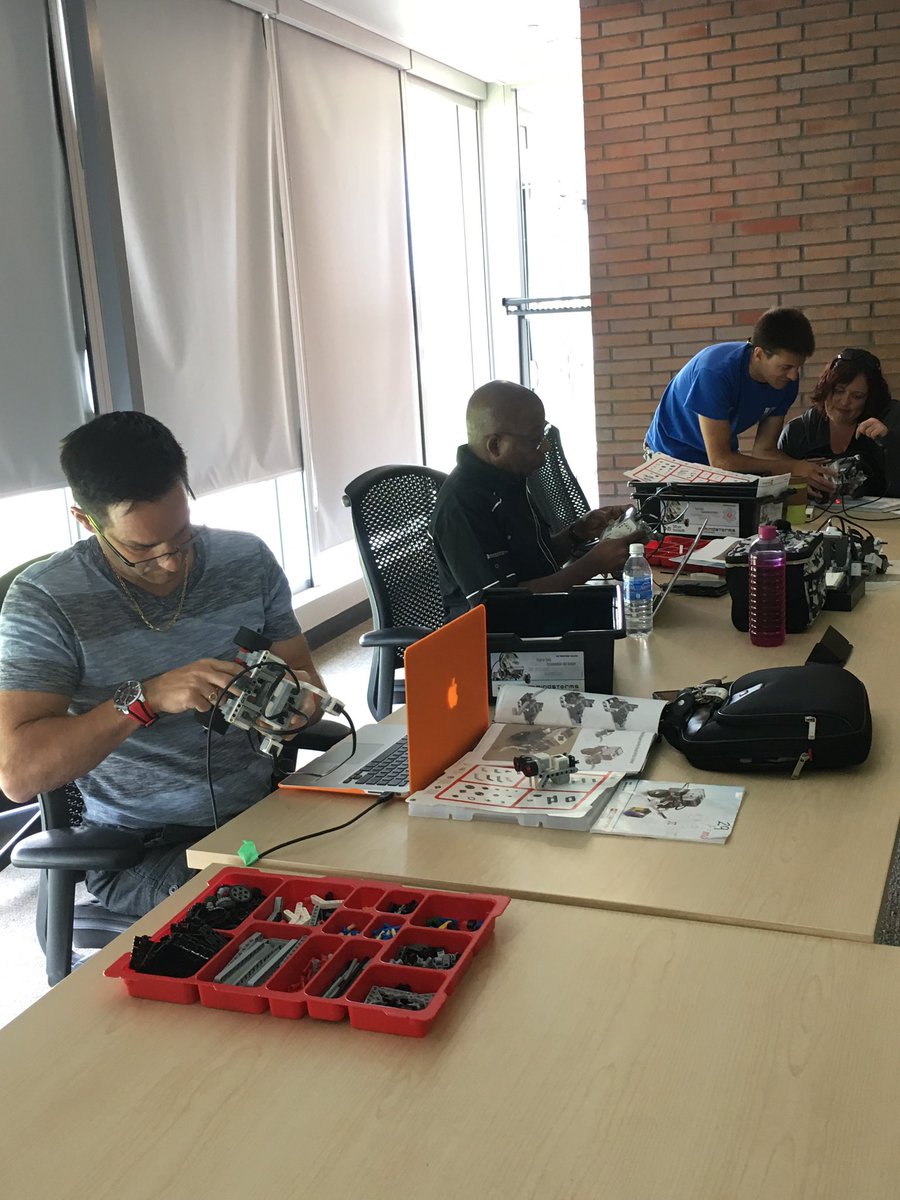 rhodes_sheila's tweet photo. Great teacher sessions #uoit #UOITsummercamps #lego #robotics #OntEd #OCT staff #beduoit https://t.co/29ZShN6E3g