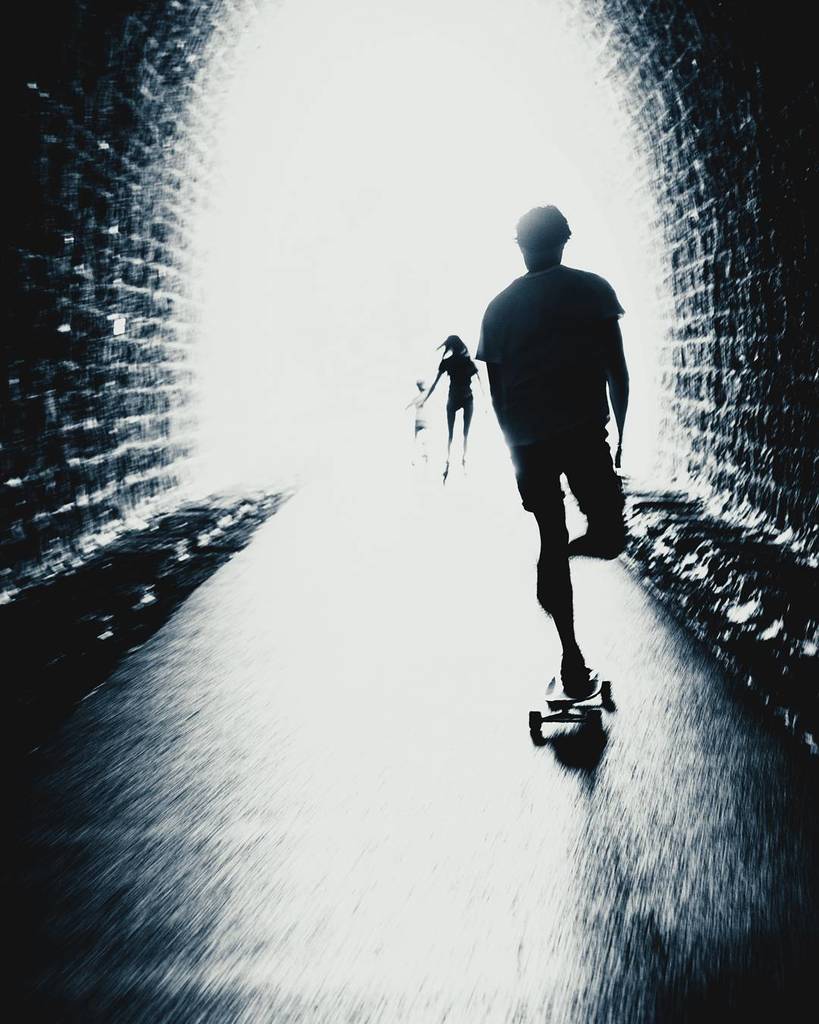 BlkDust07's tweet photo. Maître des deux mondes
#RoadToRecovery #light #longboard #bw #gh4 https://t.co/yeQVYcI9Sh
