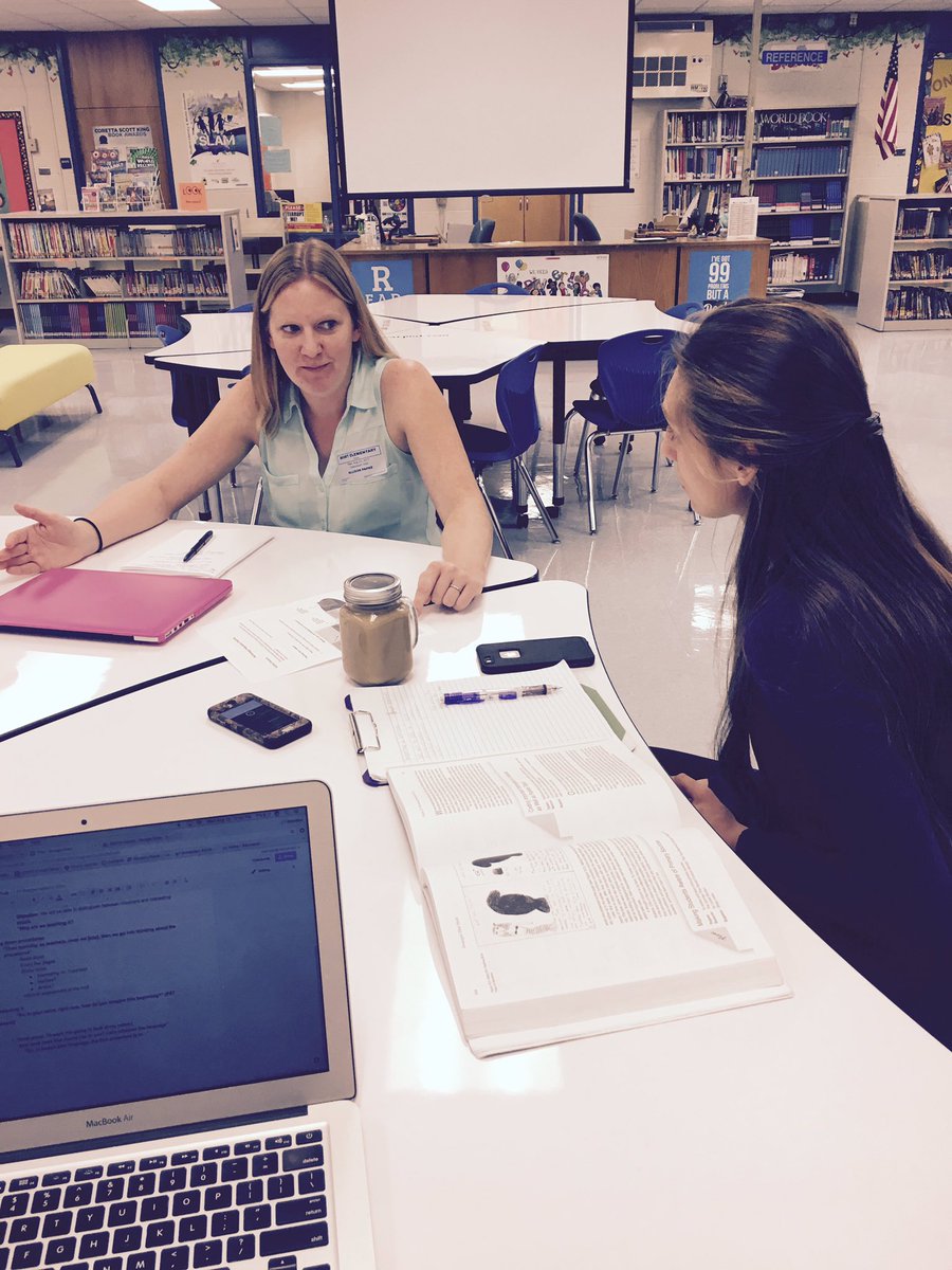 SherridonLeigh's tweet photo. @AllisonPapke talks a PST through a tech #planning tool during our #integrated #technology and #literacy #coaching session today! #littech https://t.co/rLRxf4PY0A