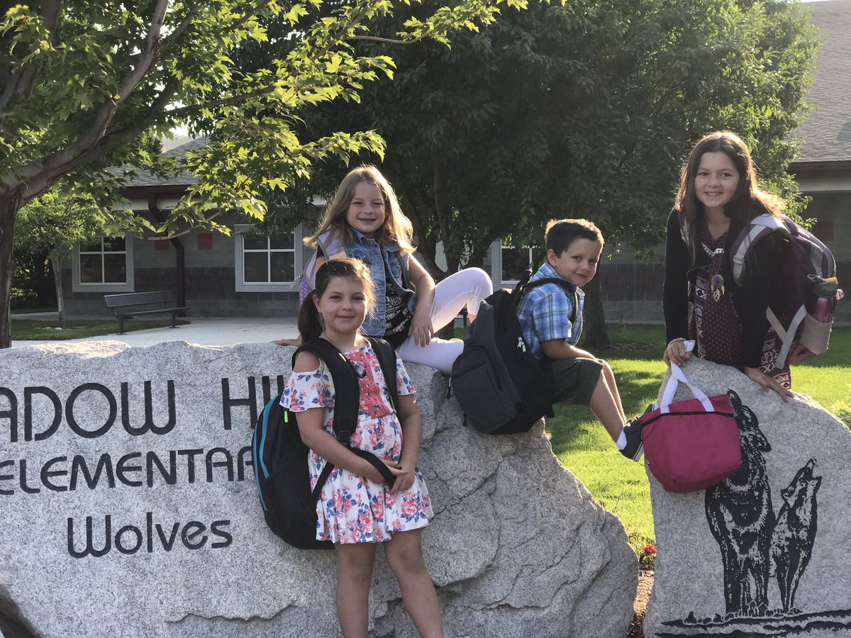 torimoroney's tweet photo. Happy first day (a little late to the twitter part😉) #BSDPride #ShadowHillsElem #firstdaybsd2017 https://t.co/g2cwwTBlPM