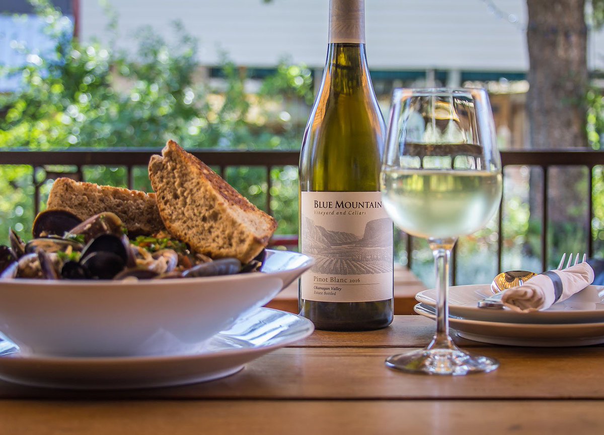 BlueMtnWinery's tweet photo. #mussels and #clams w/ our #pinotblanc check out @pedalandtap to see how its done.
#pedalwinepairing #winepairingwednesday #okfallswineries https://t.co/X3MvdirLav