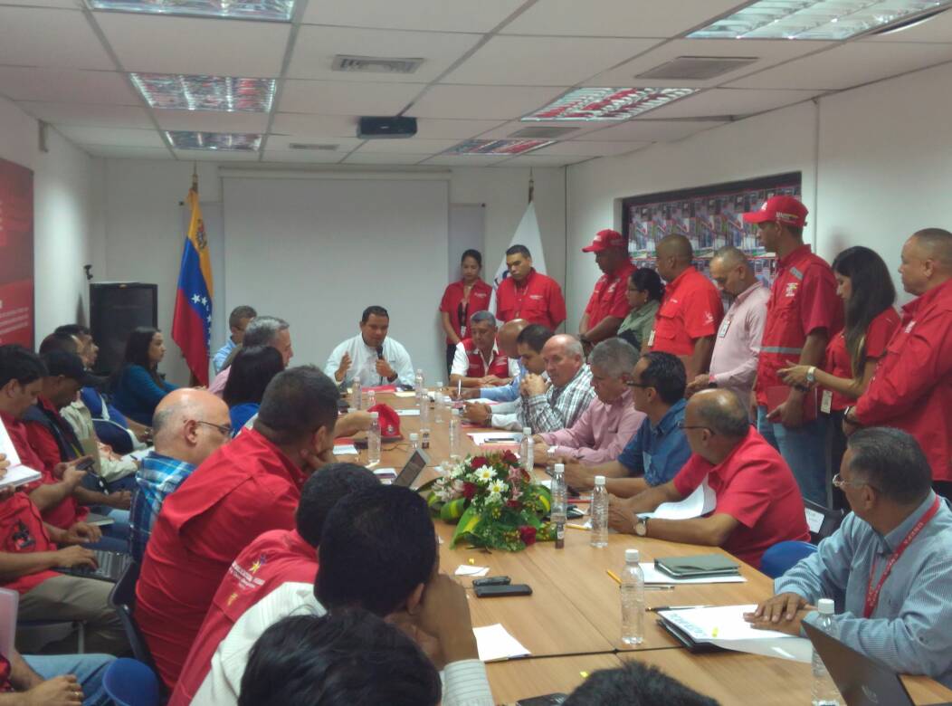 alcaldepepe's tweet photo. En mesas de trabajo hoy evaluamos junto a @vclarkb activación de Zona Económica Especial. https://t.co/OUp6foOOkA