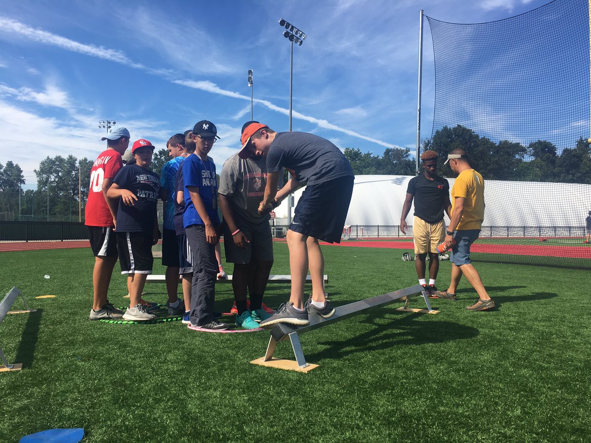 cmadmissions's tweet photo. Great day spent with @PA_YCP during our Freshman Orientation. #Classof2021 #WeAreCM https://t.co/iyxmUsg4Lo