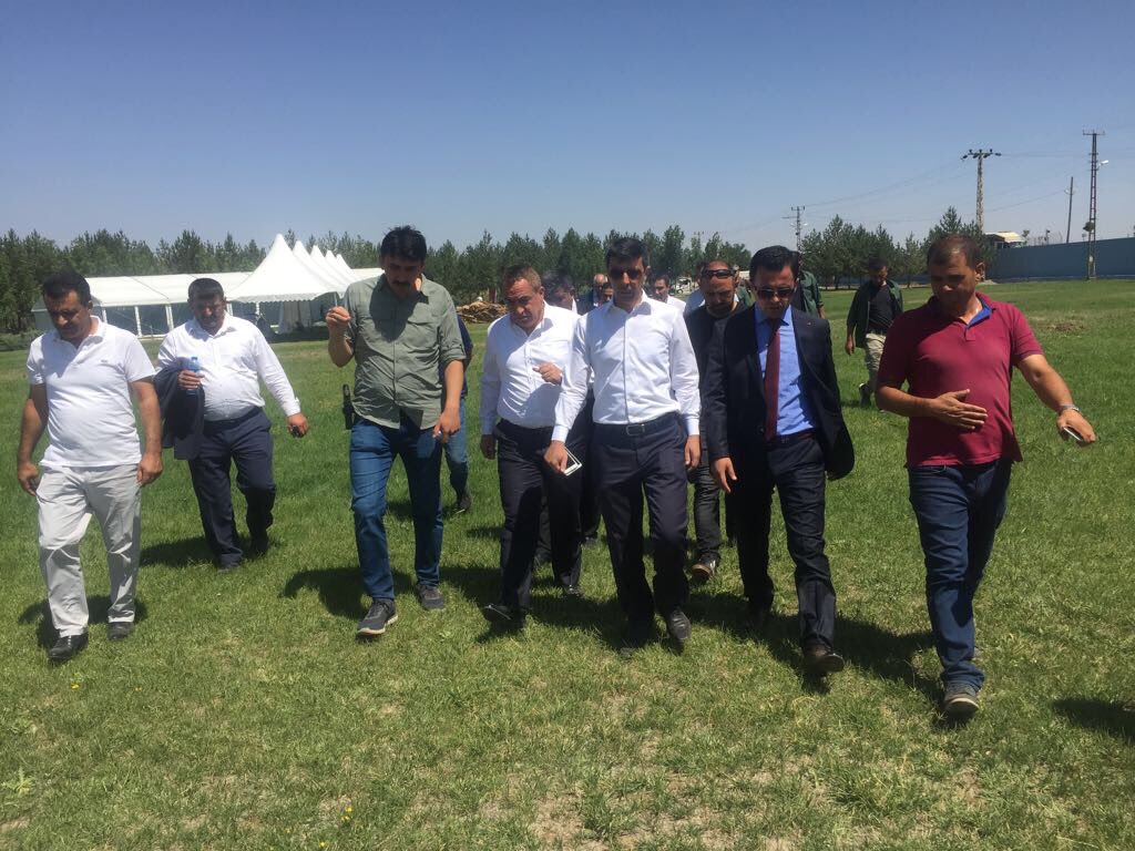 eminsimsekmus's tweet photo. Malazgirt'te çalışmalarımız devam ediyor. İçişleri Bakanlığı Müsteşarı Sayın @muhteremince ve diğer misafirlerimizle incelemelerde bulunduk. https://t.co/91Ou0leruU