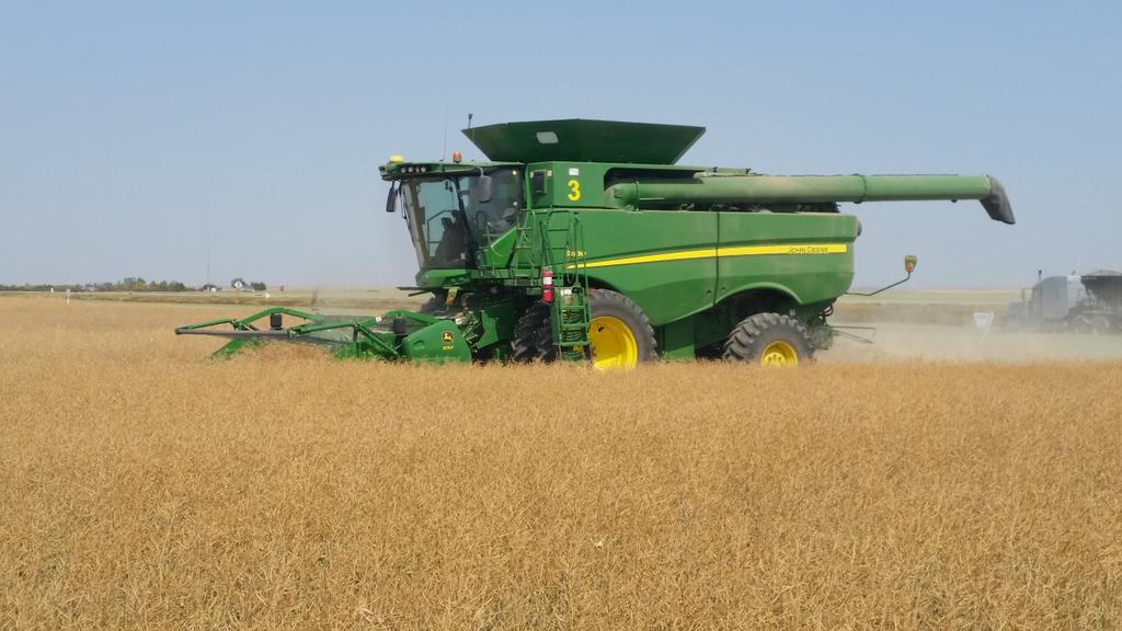 Page__Newton's tweet photo. #harvest17 @canterraseeds #yieldworks systems trial @Ben34644832 underway! We have #straigtcut & #swath on 10 varieties x2 itsaboutdata! https://t.co/gPztwOKmoO