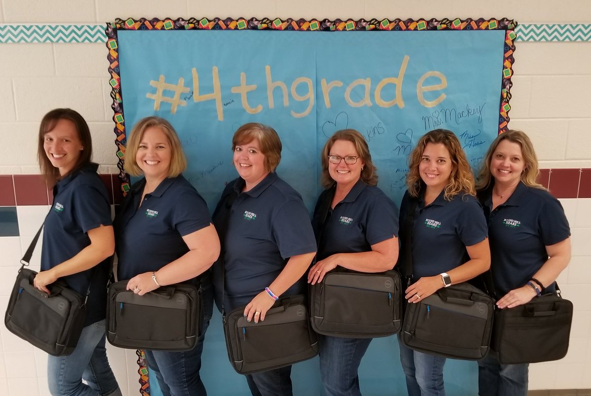 jewellclass's tweet photo. 🍀Lucky🍀 to be w/ these wonderful Ts this year! #4thgrade #teamwork #rhl17 @mrshollar @LCPSMrsParker @MrsMackey4 @MrsJenkinsRHL @RoundHillES https://t.co/Os975l6QgZ