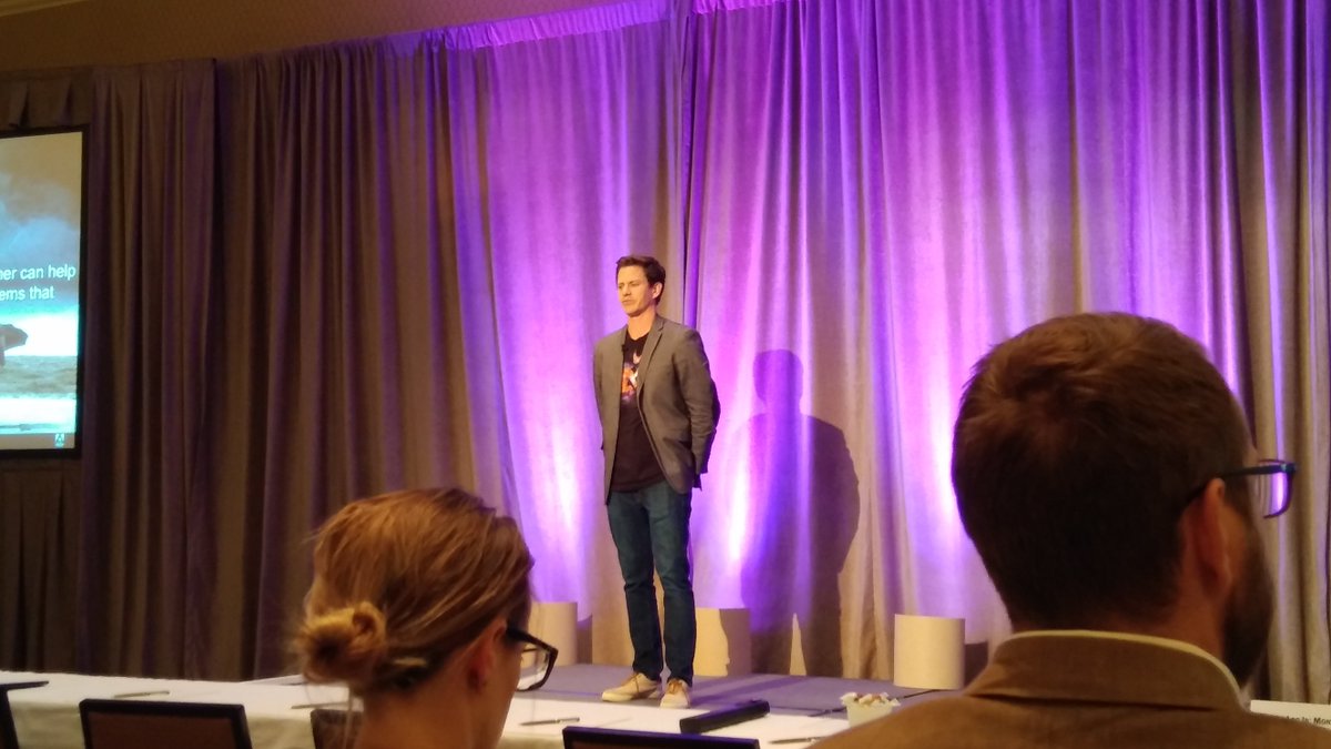 HarvLivingston's tweet photo. @joeDmarti shared the power of social in #CX & #Sales but "unique data is the fuel that turns your content flame into a fire"π₯#confluence17 https://t.co/nHh1lgL9Zr