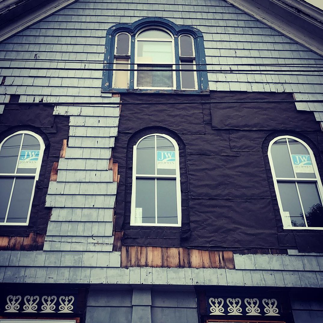 JELDWENcanada's tweet photo. Another historical renovation done right, from Lunenburg, Nova Scotia. Thanks @Joe_HomeOwner #windowsharewednesday #JELDWEN #singlehung https://t.co/kzJs3Gp0aZ
