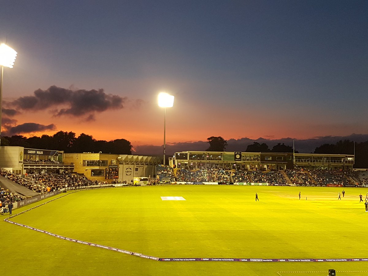 MJFSLtd's tweet photo. @GlamCricket Awesome stuff #Glamy Great evening https://t.co/R7j2bv1qgo