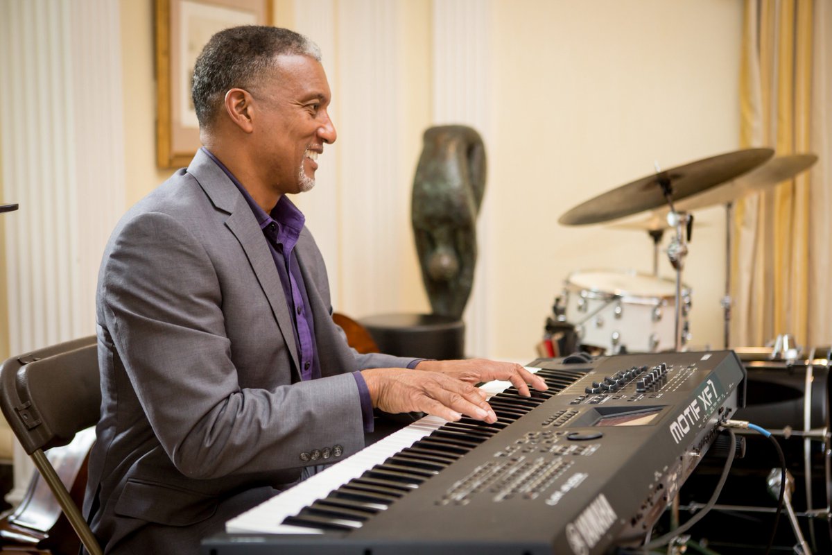 klfproent's tweet image. What is our CEO's go-to phrase when asked how he's doing? "I can't complain.. no one's listening!" 😂 #quoteoftheday 📸 by Janet Howard Studio