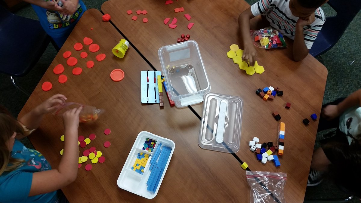 SharonD_2nd's tweet photo. 2nd grade using their math toolkits to represent strategies. #mosslearns #ccisdfirstfive #ccisdlearns #mossman https://t.co/dhSlEei44x