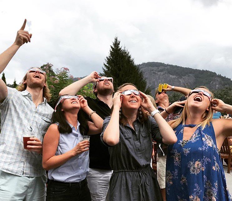NCEclipse's tweet photo. Eyes to the sky @highhamptoninn. #NCEclipse :camera: @mollyrutledge https://t.co/2lIHGO8kR0
