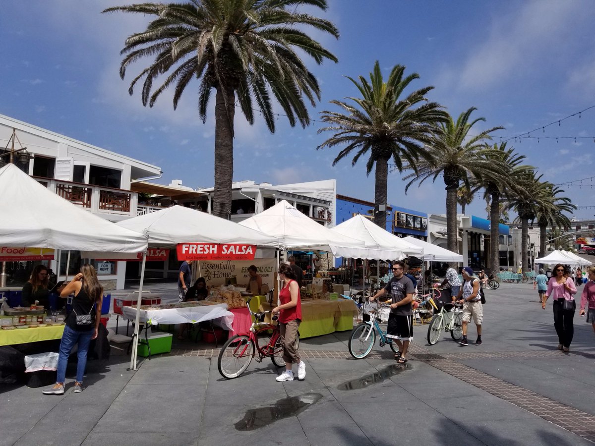 HermosaChamber's tweet photo. Enjoy these beautiful days of summer with a quick trip to the #HermosaBeach #FarmersMarket at Pier Plaza every Wednesday from 1-6pm! #HBCCVB https://t.co/E84Gku9doC