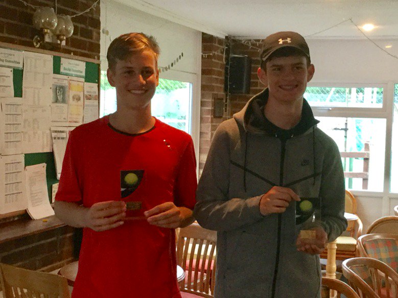 <a href="/BedsTennisLTA/">Bedfordshire LTA</a> <a href="/Woolfman79/">Tony Woolf</a> Ben Turley picks U16 doubles at Leverstock Green Gd3 with Andre Raath of Herts.
