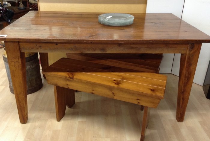 BeThrough's tweet photo. Pine table and benches #pinefurniture #diningtable #pinetable https://t.co/iUdqcoiiRa