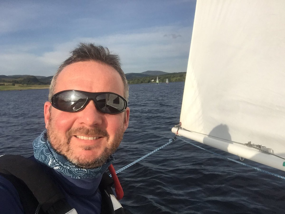 garryhale's tweet image. Lovely evening for a sail @LochVenachar tonight! ⛵️☀️👍