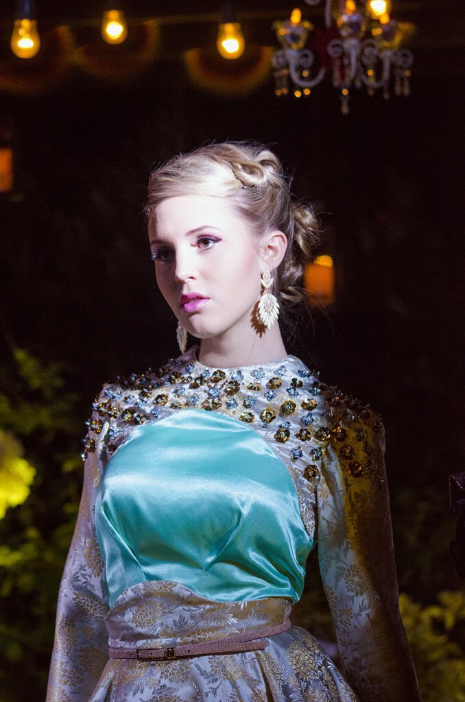 estebanxosuna's tweet photo. Fashion comes from within. 👠 📸: @vickielan model: @_haileyswanson #tucsonfw #couture #photography  #fashion #model #swarovski https://t.co/zGx09G1MXO
