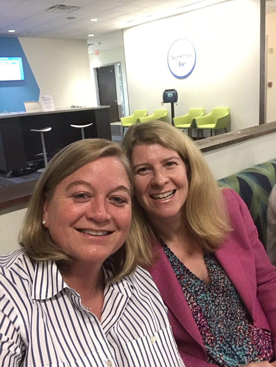 HeatherbIntuit's tweet photo. #PCGCare Top performer selfie time !!! https://t.co/XRGy5vjfOZ