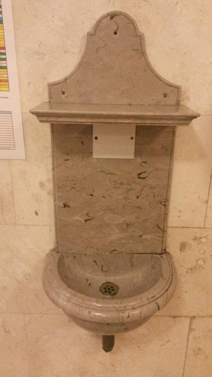 ealingread's tweet image. A bit of quirky #nobelnostalgia - a now deplumbed drinking fountain (I assume) in one of the male loos.