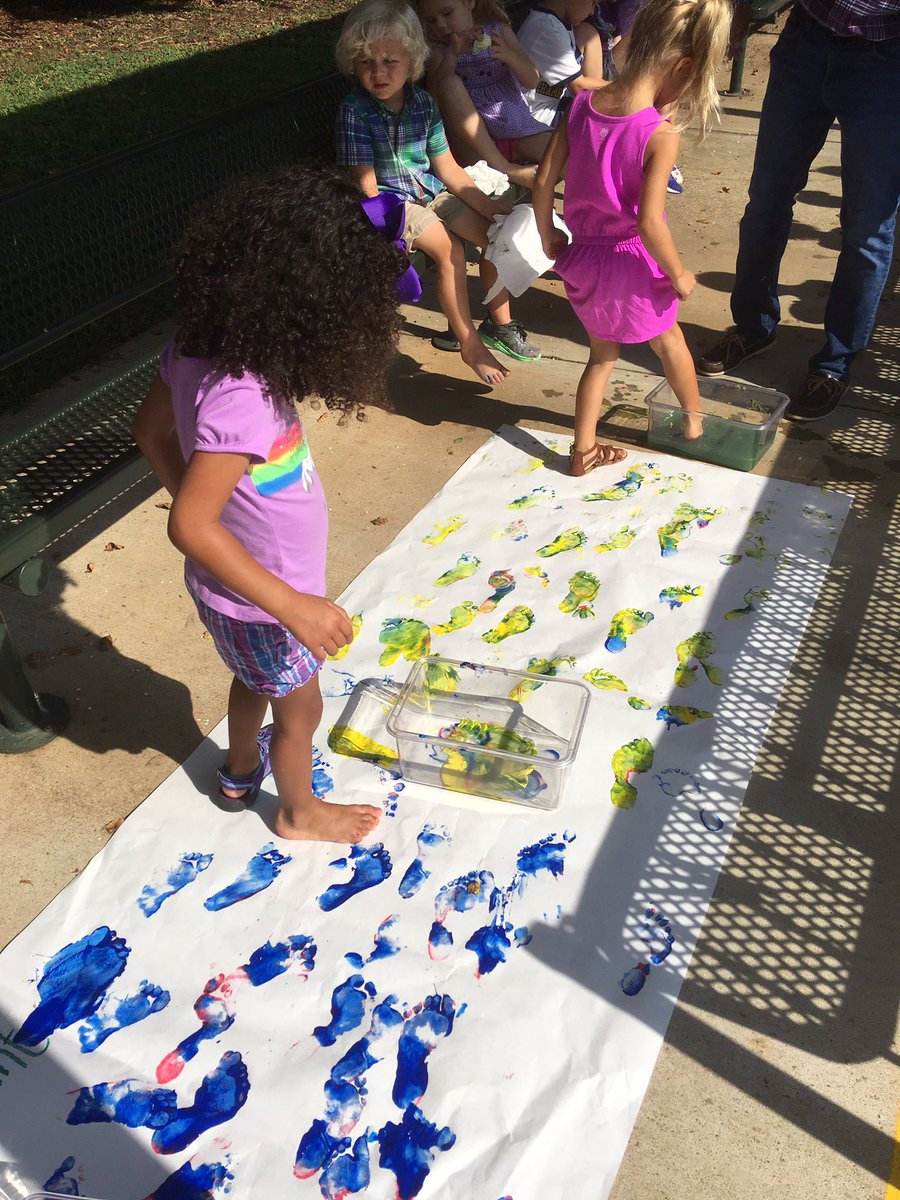 RcanadayT's tweet image. Pete the Cat meets Mouse Paint Activity #theythoughttheywereplaying #comparingandcontrasting #yeswepaintedourfeet #ilovemyjob