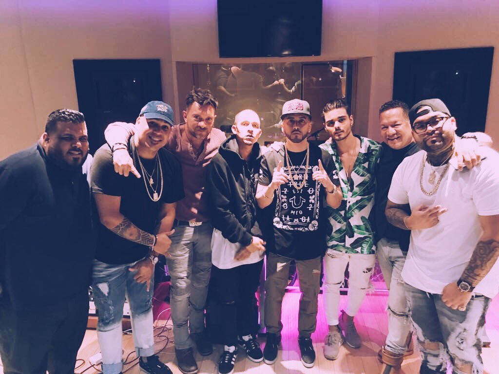 AbrahamMateo's tweet photo. Capitán @yandeloficial en el estudio! #VienenSorpresas 🙏🏼 https://t.co/8mw1YVQFco